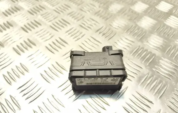 Mercedes-Benz C W203 ESP (stability system) control unit A0045429218 FD06M08 DM76H15Q5F
