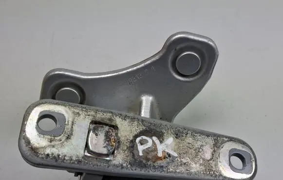 Mercedes-Benz E W212 Front door upper hinge A047058