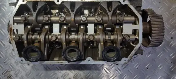 Mitsubishi Galant Engine head 