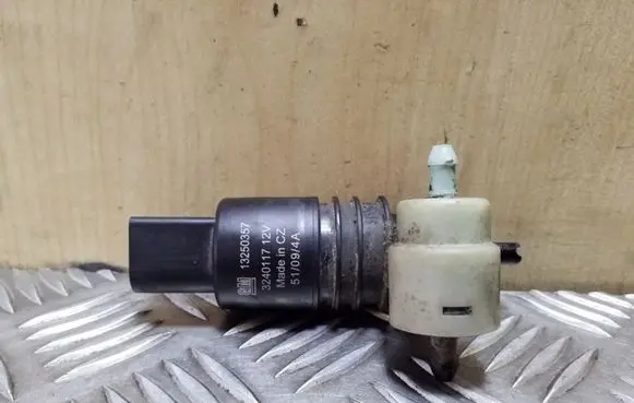 Opel Astra J Windscreen/windshield washer pump 13250357 3240117