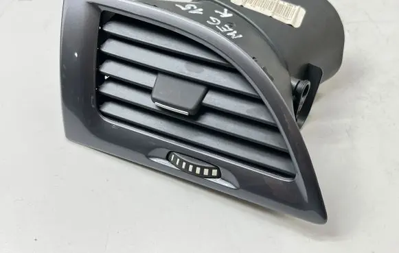 Renault Megane III Dashboard side air vent grill/cover trim 687619293R