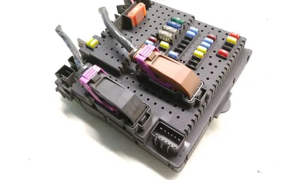 Volvo V70 Fuse module 30728512 05W453