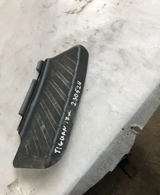 Volkswagen Tiguan Foot rest pad/dead pedal 5q1864777