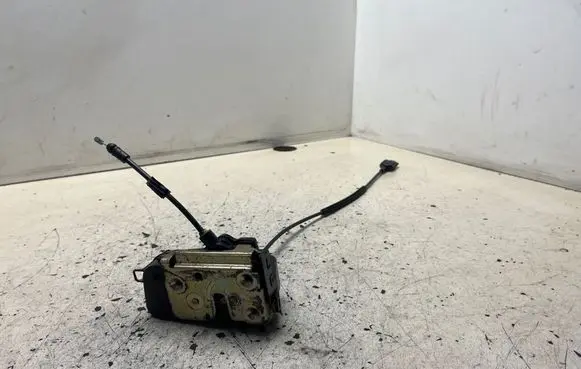 Nissan Primera Rear door lock 