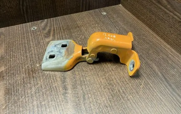 Renault Master III Front door upper hinge 804000006R