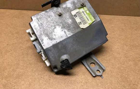Toyota Corolla E120 E130 Power steering control unit/module 8965012060
