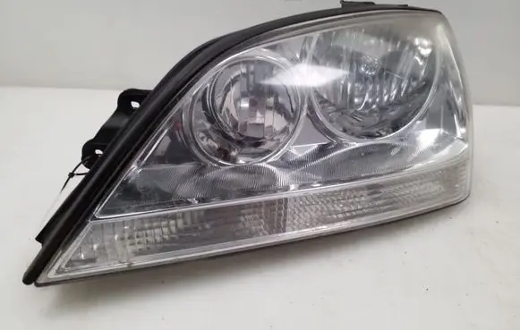 KIA Sorento Headlight/headlamp 921013E020