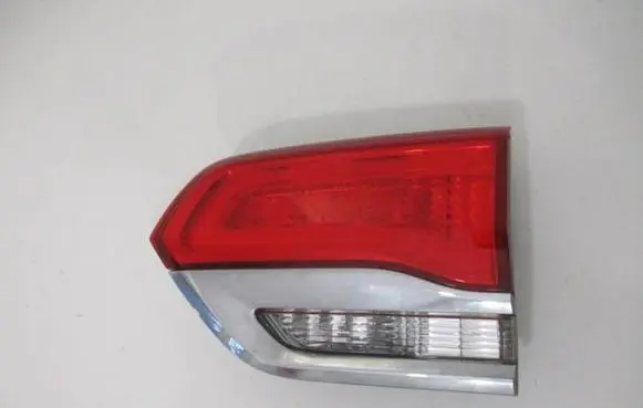 Jeep Grand Cherokee Tailgate rear/tail lights P68110046AC