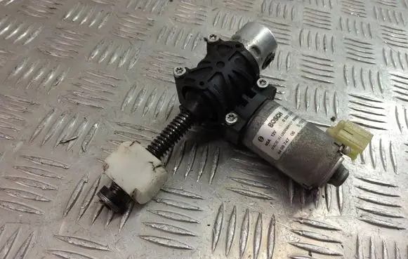 BMW 5 F10 F11 Seat adjustment motor 9168762