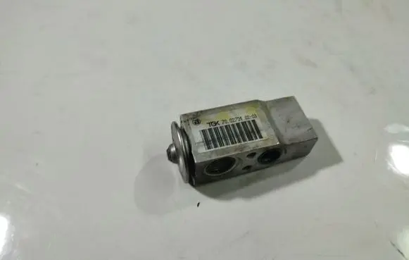 Peugeot 307 Air conditioning (A/C) expansion valve 