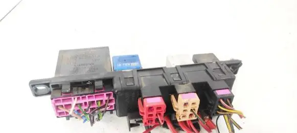 Volkswagen PASSAT B5 Fuse box set 8L0941822A 896083000