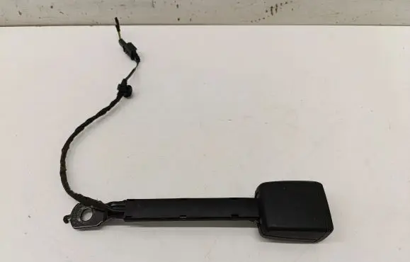 Front seatbelt buckle