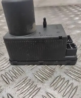 Mercedes-Benz C W202 Central locking vacuum pump 0132006349