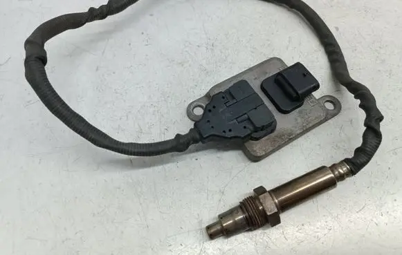 Mercedes-Benz Vito Viano W447 Lambda probe sensor A0009050108 0009050108