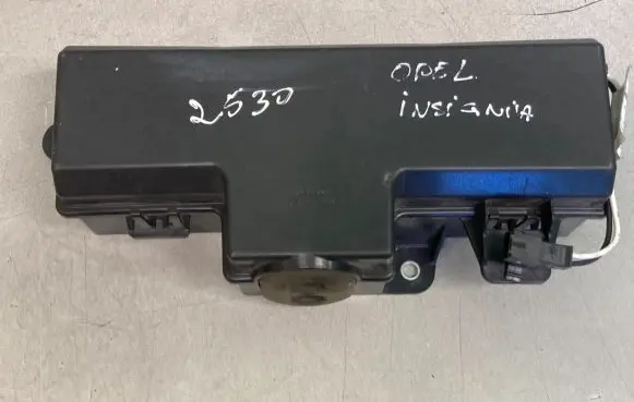Opel Insignia A Tailgate hydraulic pump motor 13279362