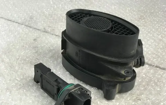BMW 5 E39 Mass air flow meter 7787076 0928400468 13621438687
