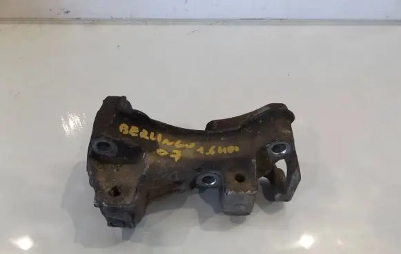 Citroen Berlingo Engine mounting bracket