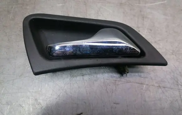 Mercedes-Benz C W203 Front door interior handle A2037601261