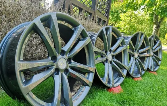 Hyundai Genesis R19 alloy rim 