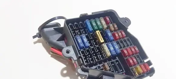 Volkswagen PASSAT B5 Fuse box set 8d1941824