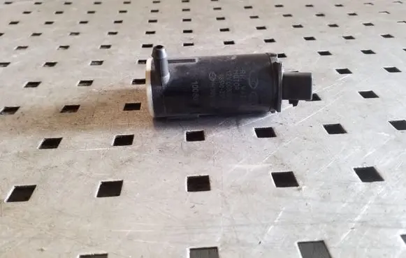 KIA Sportage Windscreen/windshield washer pump 985102S100