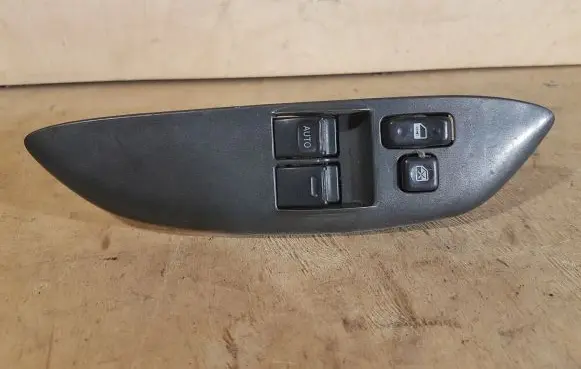 Toyota Yaris Electric window control switch