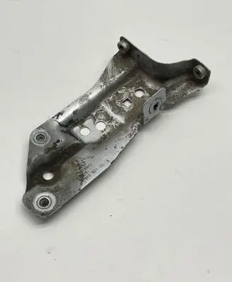 Audi A3 S3 8P Fender mounting bracket 8P0821136A