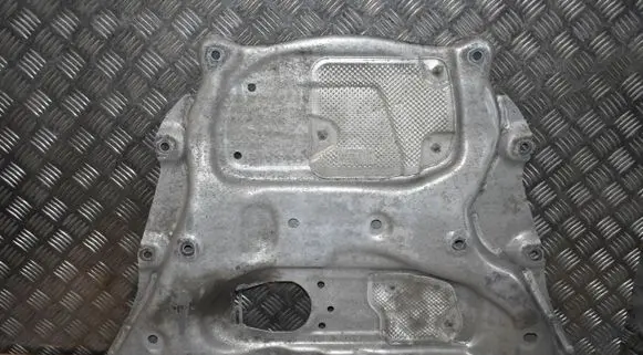 BMW X7 G07 Engine splash shield/under tray 68780685555