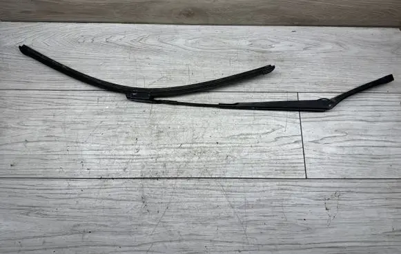Volkswagen Golf VI Front wiper blade arm 1Q1955409