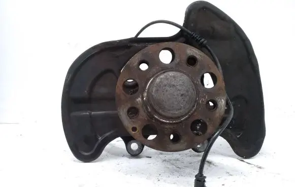 Mercedes-Benz C W204 Front wheel hub spindle knuckle A2044202644