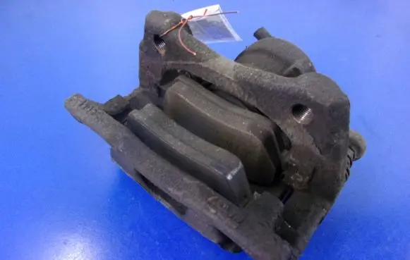 Nissan Note (E11) Front brake caliper