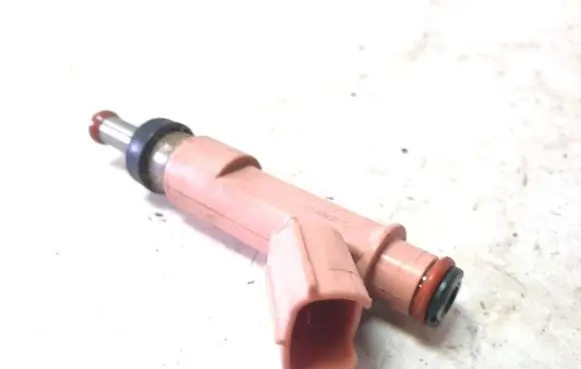 Toyota Avensis T270 Fuel injector 232500T080