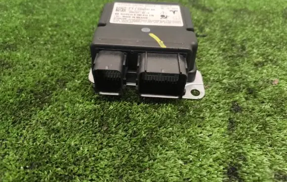 Tesla Model 3 Airbag control unit/module 109575700C