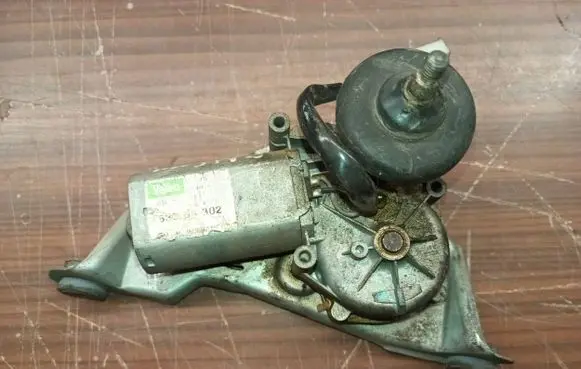 Renault Scenic I Rear window wiper motor 7700838691 53008302