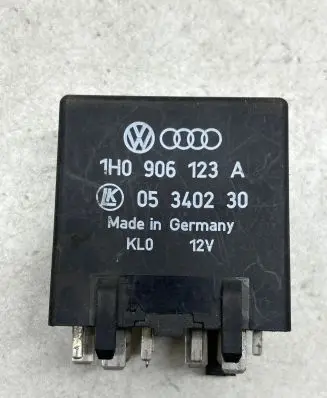 Volkswagen Golf III Other relay 1H0906123A 05340230