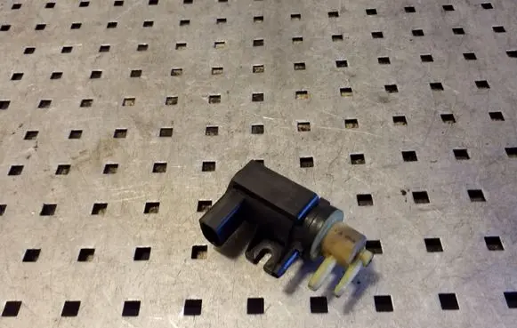 Volkswagen Tiguan Turbo solenoid valve 1K0906627A