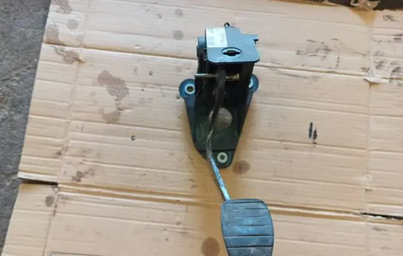 Renault Latitude (L70) Clutch pedal 465030055R