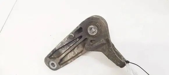 Ford Mondeo MK IV Engine mount bracket