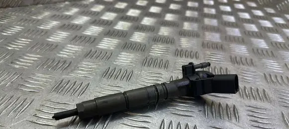 Mercedes-Benz E W212 Fuel injector A6420701187