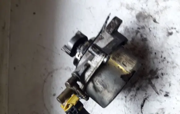 Opel Astra H Vacuum pump 