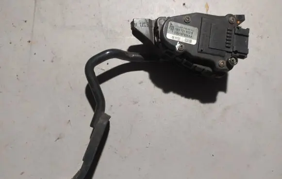 Seat Alhambra (Mk1) Accelerator throttle pedal 7M3721603B