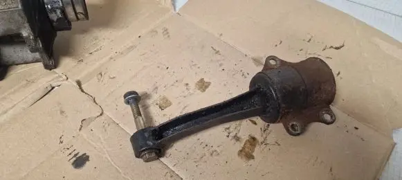 Volkswagen Polo III 6N 6N2 6NF Engine mount bracket