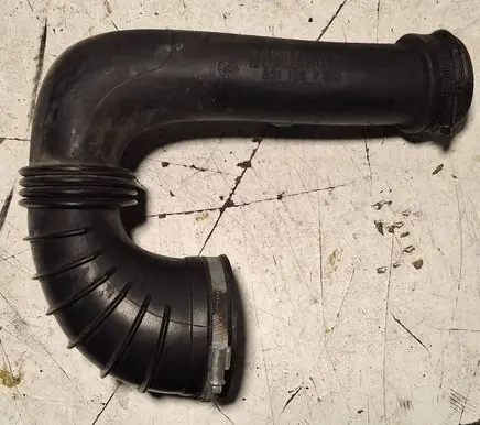 Mercedes-Benz E W211 Turbo air intake inlet pipe/hose A6460940097 LSA66102 85118670