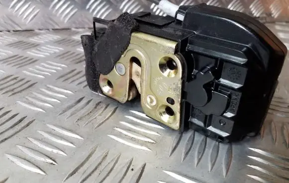 Infiniti FX Front door lock