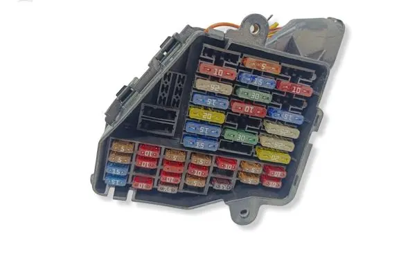 Volkswagen Golf IV Fuse module 