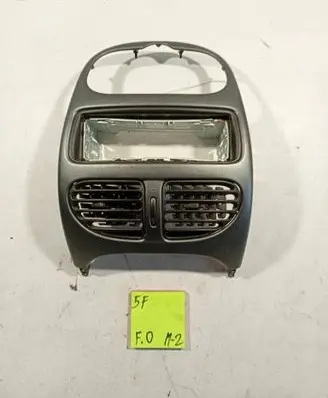 Peugeot 206 Dashboard 8211A4