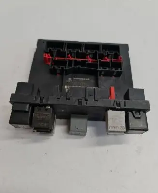 Volkswagen PASSAT B6 Fuse module 3C0937049J F005V00530 H37S1301