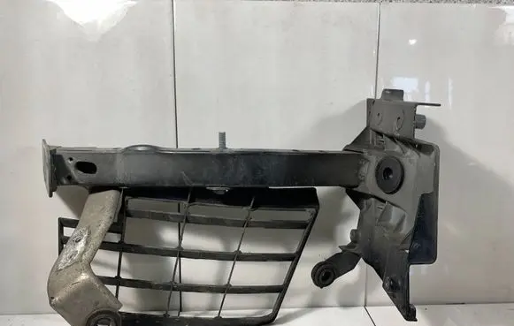 Audi A8 S8 D2 4D Fender mounting bracket 4E0821137E