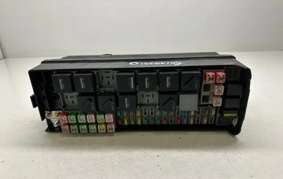 Land Rover Discovery 3 - LR3 Fuse module T5EJBM04ECC01 T5EJBM04