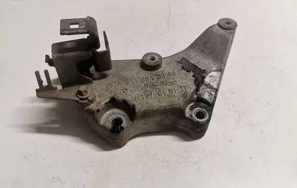 Mercedes-Benz E W212 Engine mounting bracket A6510940039